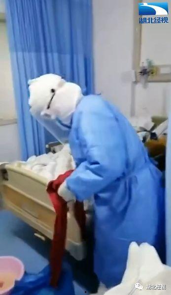 成人换尿不湿的正确视频,成人换尿不湿的正确步骤与技巧详解