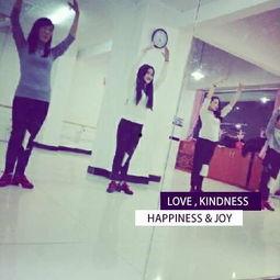 舞蹈班成人上课视频,成人舞蹈班课堂精彩瞬间回顾