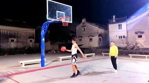 成人打小篮球视频