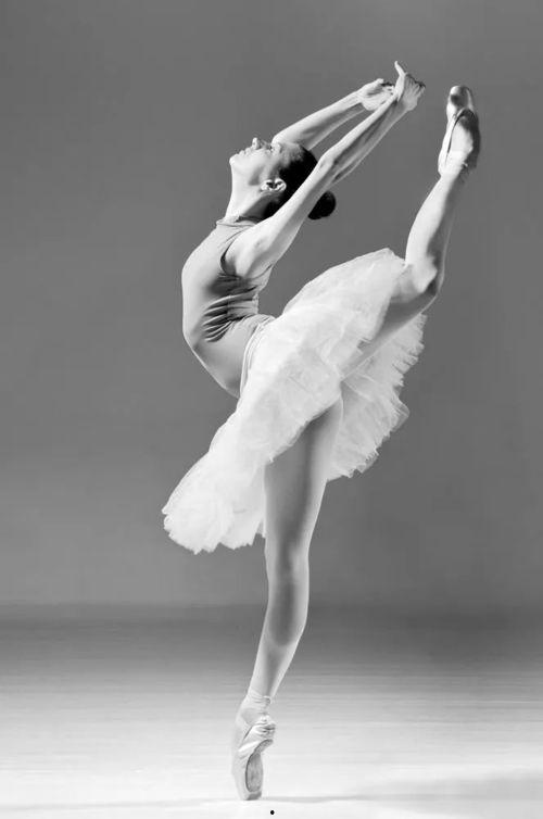 成人芭蕾开胯视频,跟随视频轻松掌握开胯动作