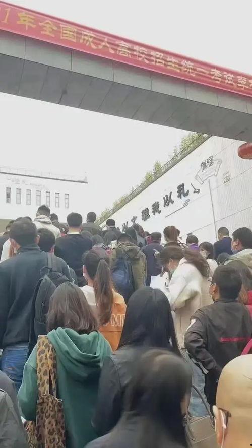 成人考试考场现场视频,成人考试紧张氛围一览